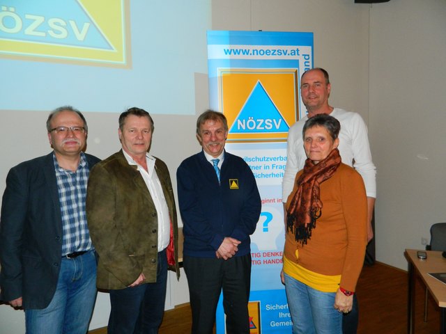 Vzbgm.Josef Höller,Bgm.Helmut Arzt,Referent
Friedrich Seidel,GR Brigitte Zahnt und Kommandant Alfred Kindl | Foto: privat