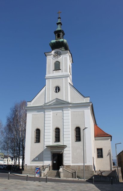 Um den Bedürfnissen der Jugendlichen gerecht zu werden, soll die Stadtpfarrkirche Urfahr leicht adaptiert werden. | Foto: Hager
