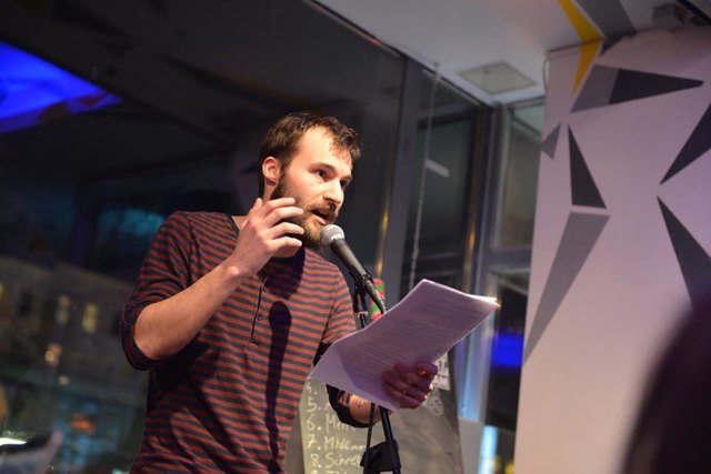 Als "Fisch" war Manuel Thalhammer zuletzt auf der Bühne beim Loft Slam in Wien. | Foto: Nelu