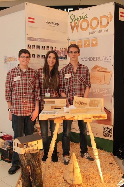 Benedikt Dilena, Anna Jagl und Jakob Rodlauer betreuten auf "The Mall" den Stand von "StyriaWOOD".