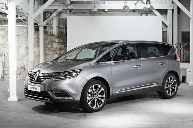 Der neue Renault Espace, der erst auf den Markt kommt, ist eines der wenigen großen Van- oder SUV-artigen Fahrzeuge, das die 120 Gramm CO2-Grenze unterbieten soll.