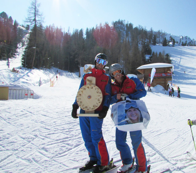 Geschäftsführer Peter Weichbold und Betriebsleiter Christian Peer unterwegs mit dem fahrenden Glücksrad. | Foto: Galsterberg