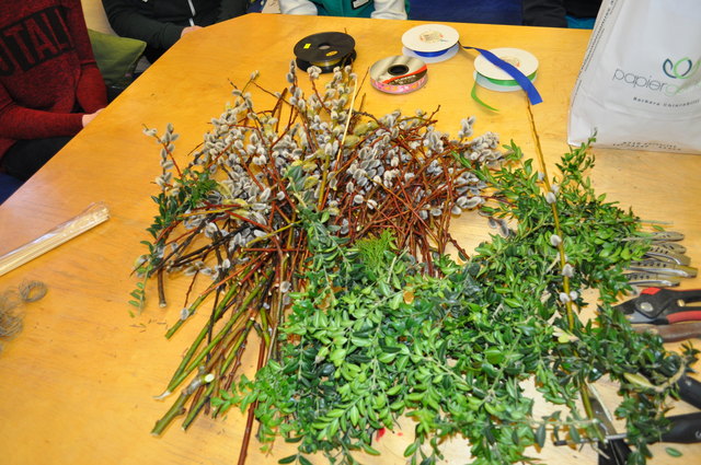 Palmzweige und Buchsbaum-Zweige dienen beim traditionellen Palmbuschen als Basis | Foto: Peham