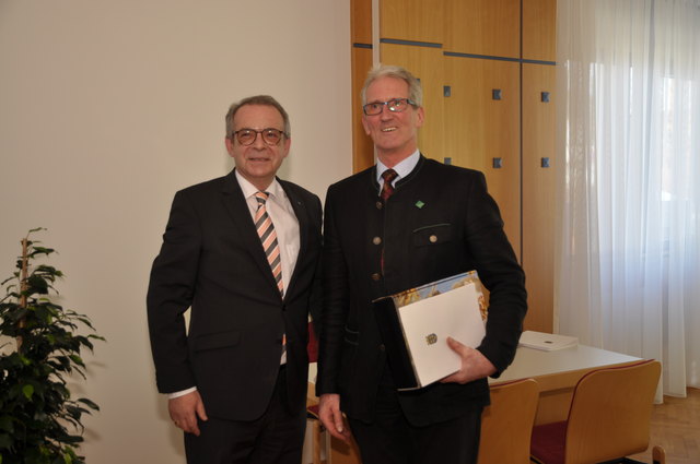 Dank an Alt-Bgm. Johann Panagl. | Foto: Foto: Mikscha