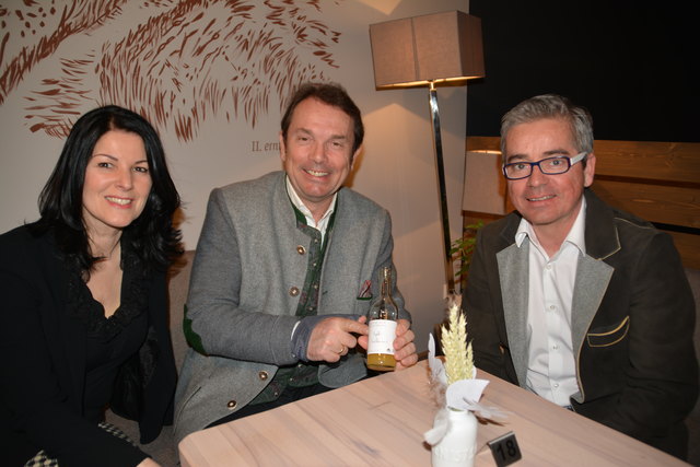 Irmi Moser, Anton Haubenberger der Mittlere und Roman Brandhofer sichtlich vergnügt.