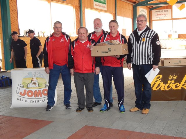 Sieger des Seniorenturniers des ESC ASKÖ Wr. Möwen in der Walter-Wieser-Stocksporthalle in Bad Fischau-Brunn wurde der ESV Kottingbrunn - v.l.n.r.: Franz Wieser, Karl Baumer, Gerhard Schaly und Johann Zauner