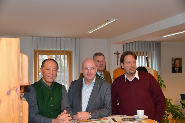 Warten auf die ersten Ergebnisse in der Judenburger ÖVP-Zentrale: Wolfgang Toperczer, Norbert Steinwidder und Martin Kaltenegger.