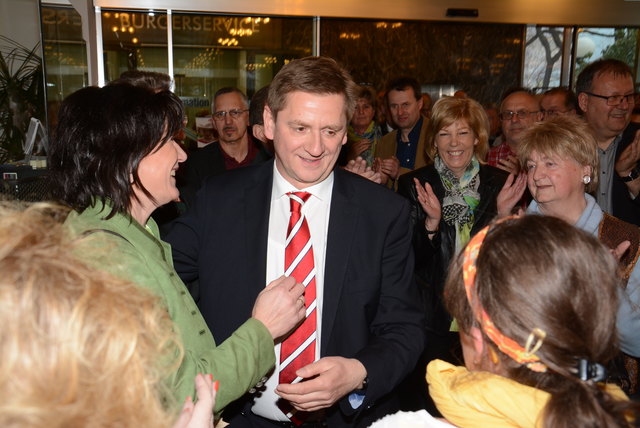 Der Leobener Bürgermeister Kurt Wallner, umjubelt von seinen Fans.