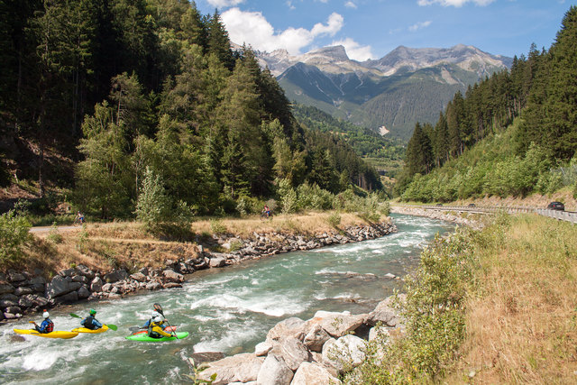 Hier soll das Wehr für das Sanna- Kraftwerk entstehen. Dann ist es vorbei mit herzerfrischenden Wanderungen und Radfahrten entlang der Sanna und vor allem ist dem wichtigen Tourismusfaktor Wildwassersport dann das Wasser abgegraben! Empfehle Vollbildmodus. © Ing. Günter Kramarcsik