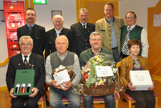 Die Sieger  der Hauptgesamtpreise freuten sich auf  die Osterzeit  ausgerichteten Preise mit  GF Obmann Johannes Lambauer, Obmann Johann Reinbacher mit   dem  Vorstandsteam und   Ehrengästen