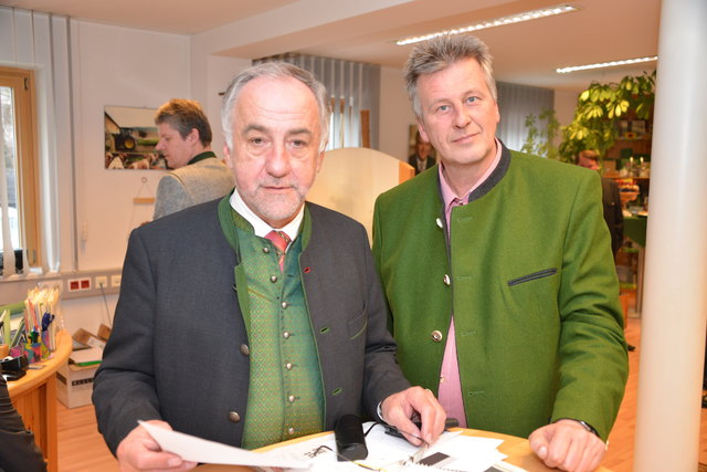 Bürgermeister Hermann Hartleb und Bürgermeister Wolfgang Rosenkranz zeigen sich nachdenklich.