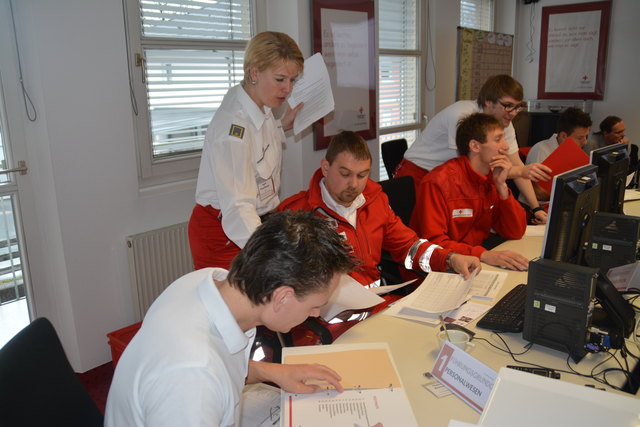 Das Bezirksrettungskommando bei der Arbeit. | Foto: ÖRK