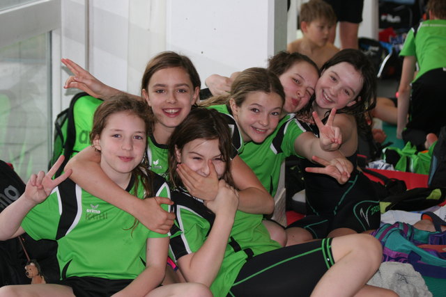 Bevor wieder höchste Konzentration herrscht, wird geblödelt und gescherzt