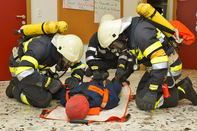 Zu den verschiedenen Aufgabenstellungen des Prüfungsszenarios zählte auch eine Menschenrettung. | Foto: LFV/Franz Fink