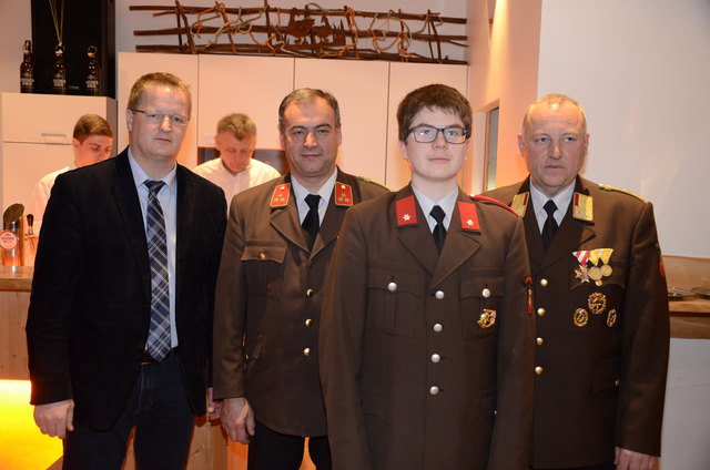 Michael Schneglberger wurde das Jugendleistungsabzeichen in Gold überreicht. | Foto: FF Lambrechten