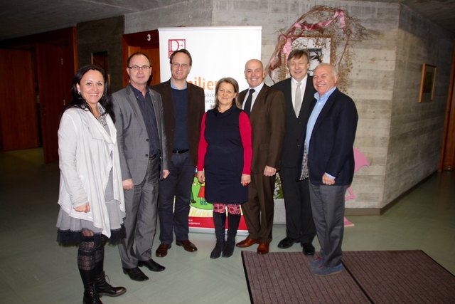 v.l.: LR Michaela Resetar, LH-Stellvertreter Franz Steindl, Prof. Markus Hengstschläger, Präsidentin des kath. Familienverbandes Sieglinde Sadowski, Bürgermeister Georg Rosner, Landesschulrats-Vizepräsident Johannes Fenz und LSI Friedrich Luisser | Foto: Stadtgemeinde Oberwart