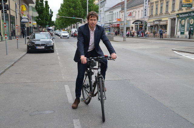 VCÖ-Sprecher Chrstian Gratzer: "In Wien braucht mehr sichere Fahrradabstellmöglichkeiten, vor allem bei stark frequentierten Orten, wie beispielsweise Freizeiteinrichtungen. Und auch bei Wohnhäusern gibt es Nachholbedarf."