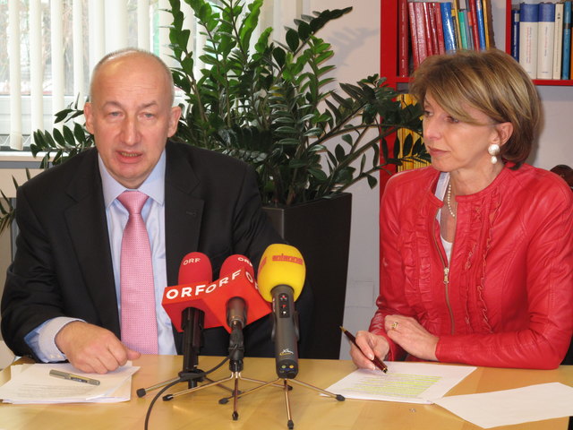 Territorialer Beschäftigungspakt 2015: Franz Zewell und Gaby Schaunig beim Pressegespräch in Klagenfurt | Foto: KK