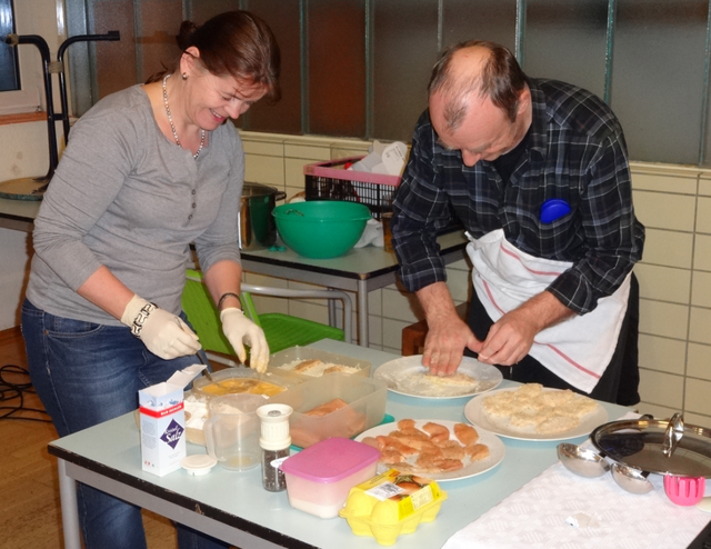 Hier laufen die Vorbereitungen für "Piccata milanese" auf Hochtouren.
