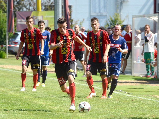Michael Goger (vorne) erzielte das 2:0 für Fürstenfeld. | Foto: KK