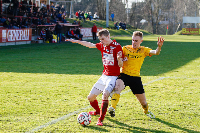 Christian Rechenhofer (rot) holte mit dem SK Altheim wichtige drei Punkte.