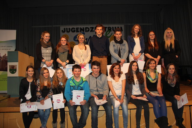 Am Ende waren Sie alle Sieger: Die TeilnehmerInnen am 19. Smile-Jugendredewettbewerb.
