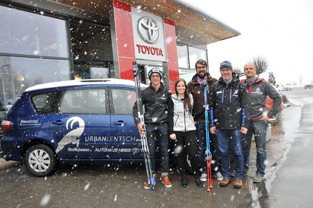 Urban Lentsch gemeinsam mit Anna Gfall (Kaunertal Tourismus), Christian Larcher (Werbezimmer), Marcus Herovitsch (Kaunertaler und Pitztaler Gletscherbahn) und Toni Heiß (Autohaus Heiß).