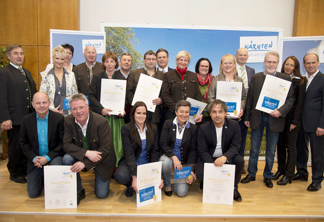 Die Gastgeber der zwölf Tourismusbetriebe der Nationalpark-Region Hohe Tauern freuen sich über ihre Auszeichnung | Foto: KK
