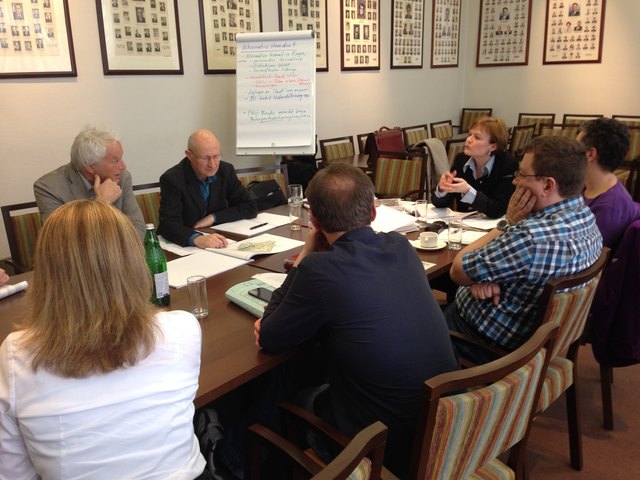 Konstruktiv: Alle Beteiligten zeigten sich zufrieden mit der Diskussion, die von VP-Bezirkschefin Kobald (3.v.l.) einberufen wurde. | Foto: BV 13