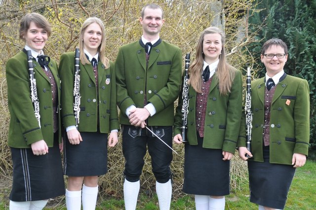 Mirjam Himsl, Verena Etzl, Kapellmeister Richard Tiefenböck, Silvia Ortbauer und Angelika Entholzer