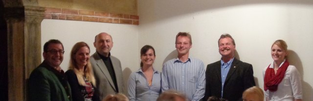 Ehrung erfolgreicher Pferdesportler: v.l. Bgm.Ing Bernhard Fischer, Birgit Zieger, Obm.Stv. Alfred Deschberger, Katharina Haas, Hannes Mayr, Obmann Ernst Mayr, Natalie Labmaier.