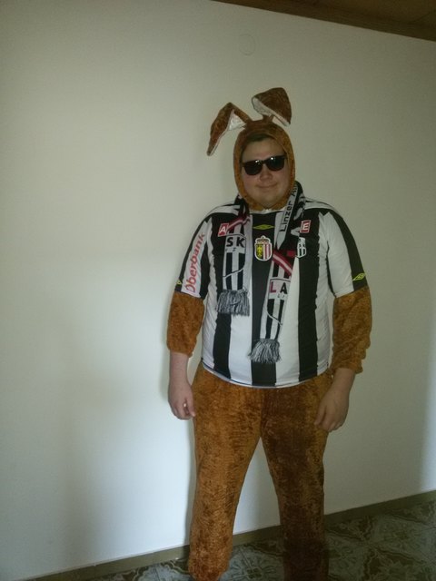 Auch der Osterhase weiß, Linz ist nur Schwarz- Weiß!