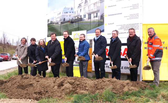 Insgesamt sollen in der Kudlichstraße vier Häuser mit 45 Wohnungen entstehen. Das erste Haus ist bereits bezogen, für das zweite wurde kürzlich der Spatenstich begangen.
