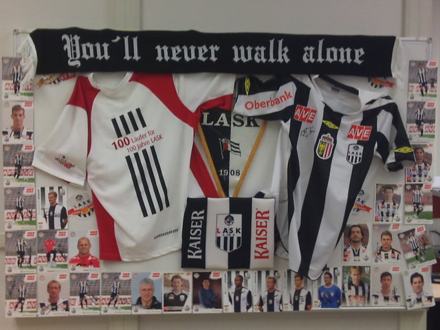 Meine ganz persönliche LASK Wand im Büro