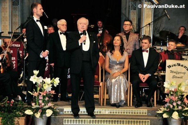 Der Unterhaltungswert des Wiener Bürgermeisters Michael Häupl - hier bei einer Ballveranstaltung - ist derzeit enorm hoch. Hoffentlich beginnt er nur nicht zu singen.