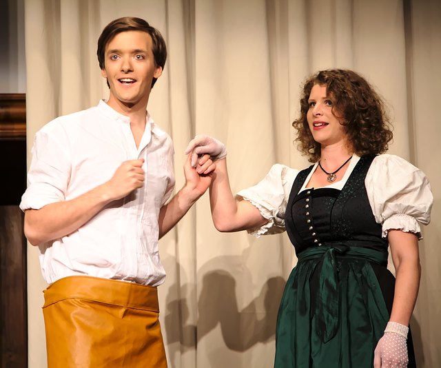 Michael Feigl und Ellen Halikiopoulos vom Ensemble Oper@Tee / Foto: Matthias Katzengruber