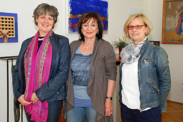 LRin Beate Palfrader mit der neuen Leiterin der ULB Tirol, Elisabeth Frasnelli, und der Projektverantwortlichen Susanne Halhammer (links). | Foto: Land Tirol/Rainalter