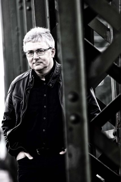 Schriftsteller Rudolf Habringer freut sich auf viele Besucher im Festsaal der Musikschule Großraming/Weyer | Foto: Privat