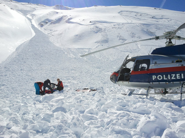 Ein 44-jähriger deutscher Snowboarder konnte nur mehr tot geborgen werden. | Foto: ZOOM-Tirol