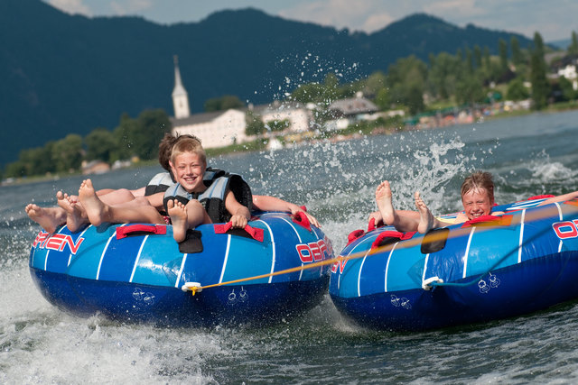 Erlebnisbad: Nach dem Baden kann man im Restaurant Kräfte tanken | Foto: Region Villach Tourismus GmbH