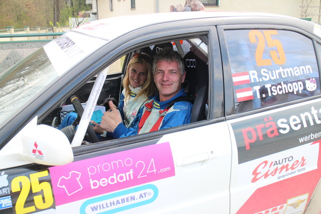 Sehr zufrieden mit dem Endergebnis waren Robert Surtmann und Co-Pilotin Christina Tschopp.