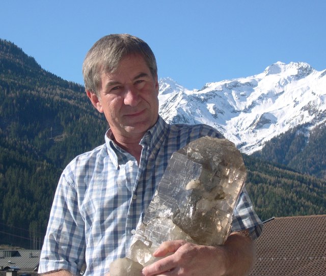Erwin Burgsteiner ist der Obmann der Salzburger Mineraliensammler. Er freut sich schon auf das "steinige" Wochenende. | Foto: Archiv BB