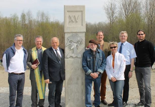 V. l. : Bgm. Johann Würzburger (Gemeinde Steyregg), Pfarrer Andreas Hinterholzer, Herbert Pichler (Obmann BAUAkademie OÖ), Miguel Horn (Künstler Metallskulptur), Niklas Salm-Reifferscheidt (Forst- und Gutsverwaltung Schloss Steyregg), VBgm. Edith Auinger-Pfund (Gemeinde Steyregg), Friedrich Bernhofer (Vorsitzender Werbegemeinschaft Donau OÖ), Stefan Traxler (OÖ. Landesmuseum) | Foto: Foto: WGD Donau Oberösterreich Tourismus GmbH
