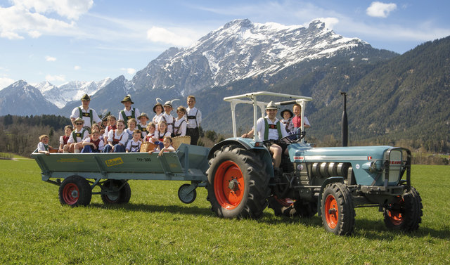 Gruppenfoto zum Abschluss des alljährlichen Grasausläuten in der Gemeinde Fritzens. | Foto: Klaus Foissner