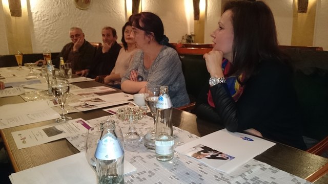 Aufmerksame Teilnehmerinnen der Info-Veranstaltung vom 13. 04. 2015
