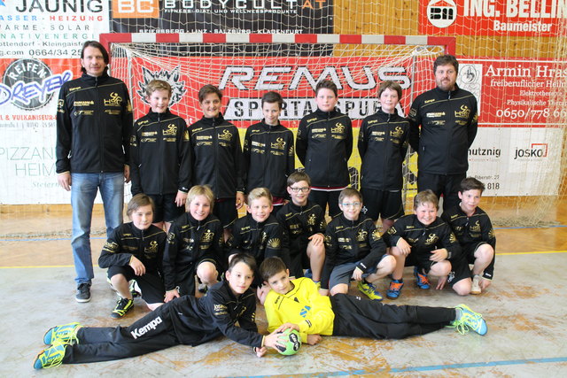 DIe U-11 der HSG Bärnbach/Köflach bekam neue Trainingsjacken gesponsert. | Foto: KK