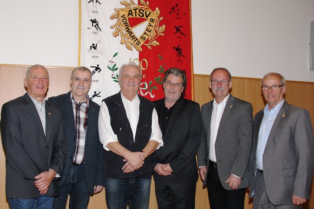 Ein Teil des neu gewählten Vorstandes, von links: Manfred Pils, Gemeinderat Kurt Haslinger, Franz Obergruber, Günther Vollenhofer, Bgm. Gerald Hackl und Vizebgm. a. D. Gerhard Bremm (v. l.). | Foto: ATSV