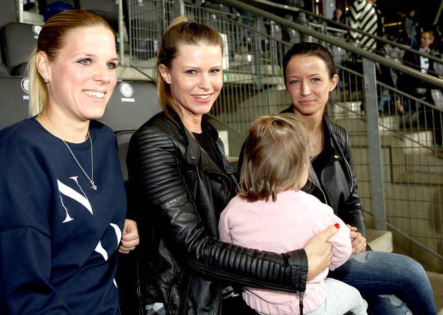 Volle Unterstützung: Angela Kuhn, Silke Valtan und Yvonne Vetter (v. l.) beim 5:0-Heimsieg gegen Altach