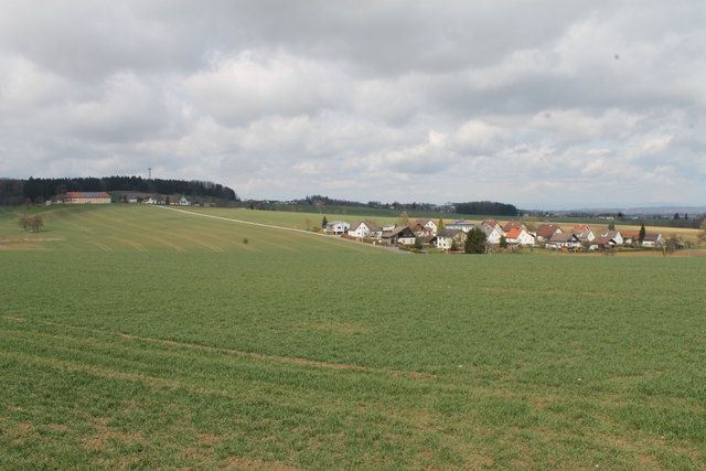 Direkt an der Löwengutsiedlung (re.) soll die geplante Westspange vorbeiführen.