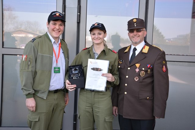 Bewerter und Ausbilder Johannes Bauer, Sabina Lumesberger und Abschnittskommandant Helmut Knoll | Foto: Privat